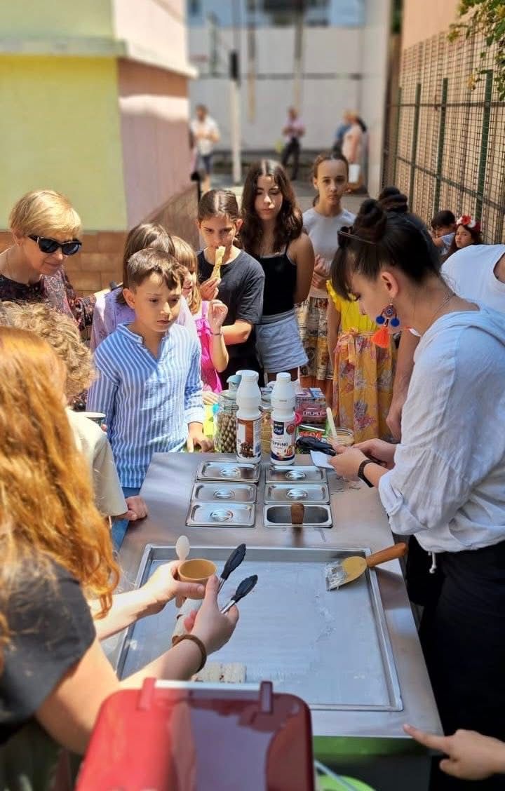 Înghețată rulată la petrecere