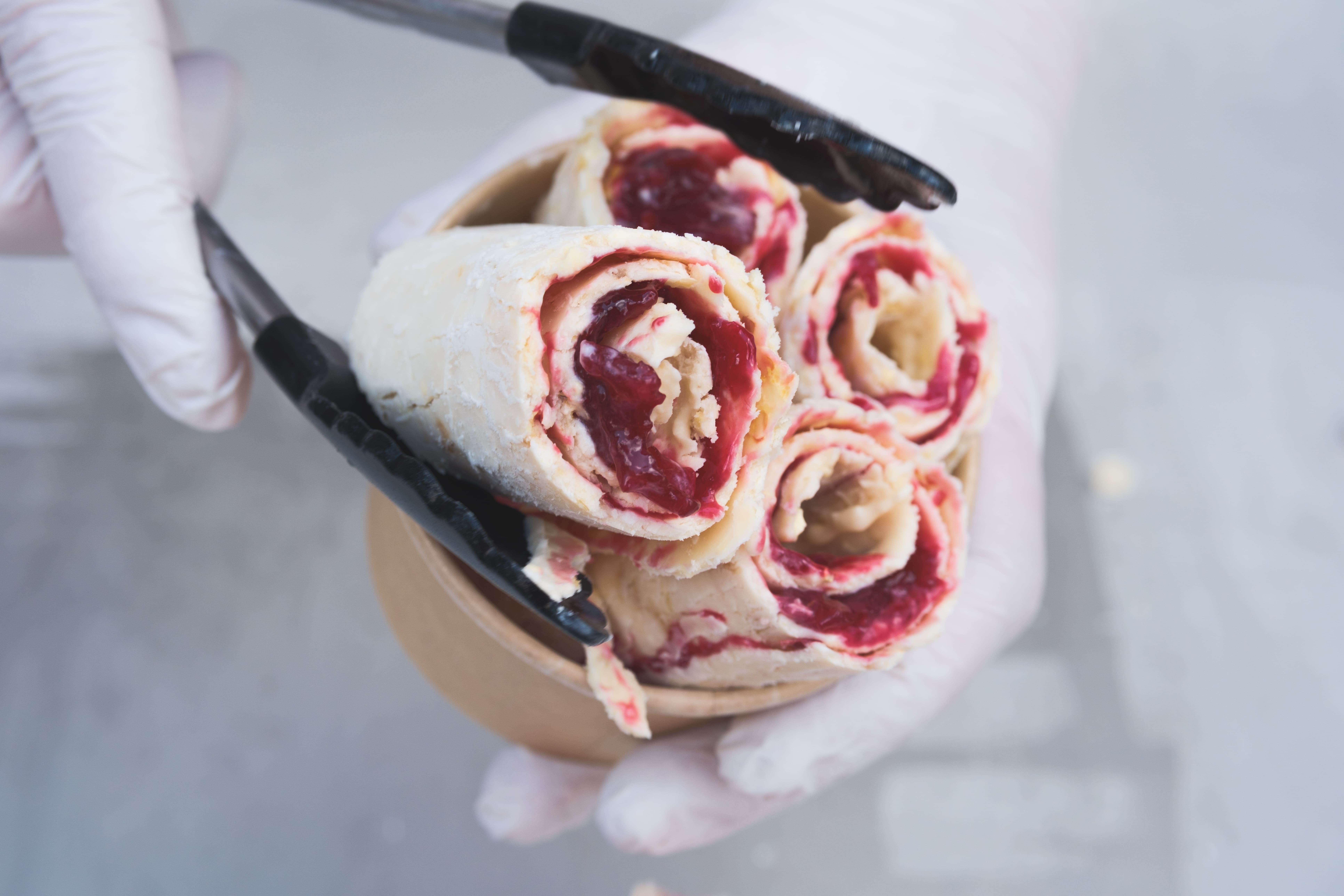Așezăm în cupa Mum's Rolls